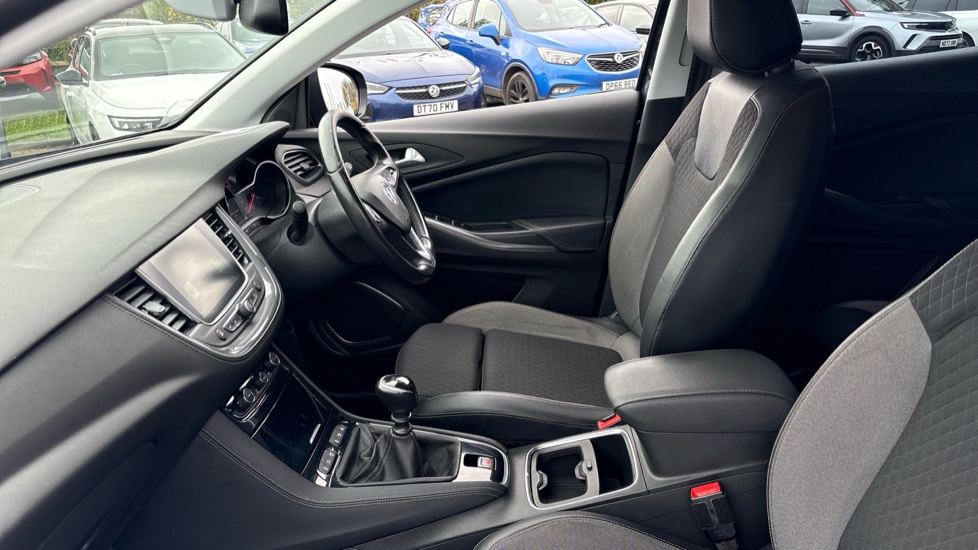 Vauxhall Grandland X 1.2 Turbo Sport Nav 5dr Petrol Hatchback - Image 29