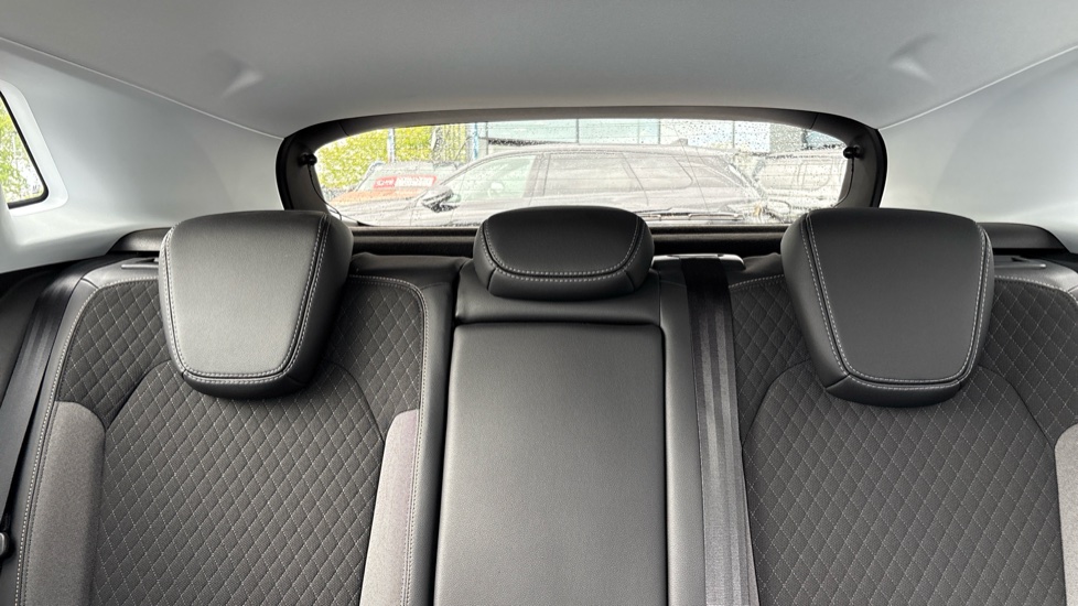 Vauxhall Grandland 1.2 Turbo Elite 5dr Petrol Hatchback - Image 27