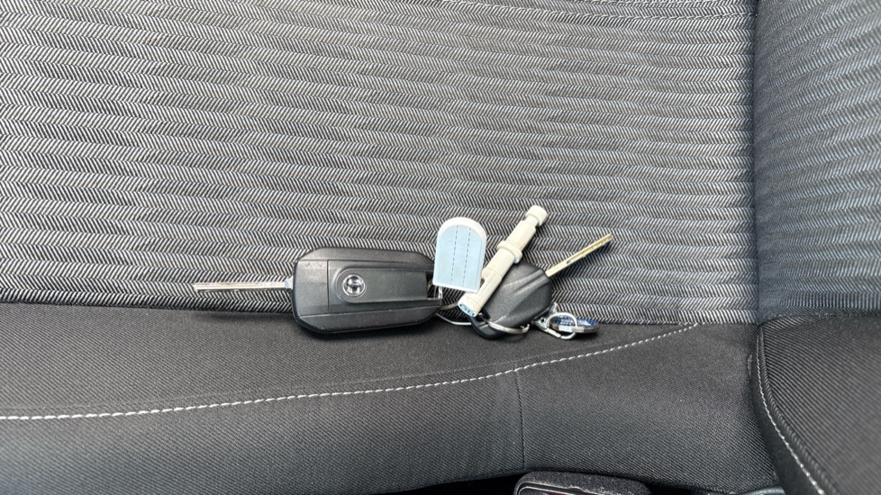 Vauxhall Corsa 1.2 SE 5dr Petrol Hatchback - Image 20