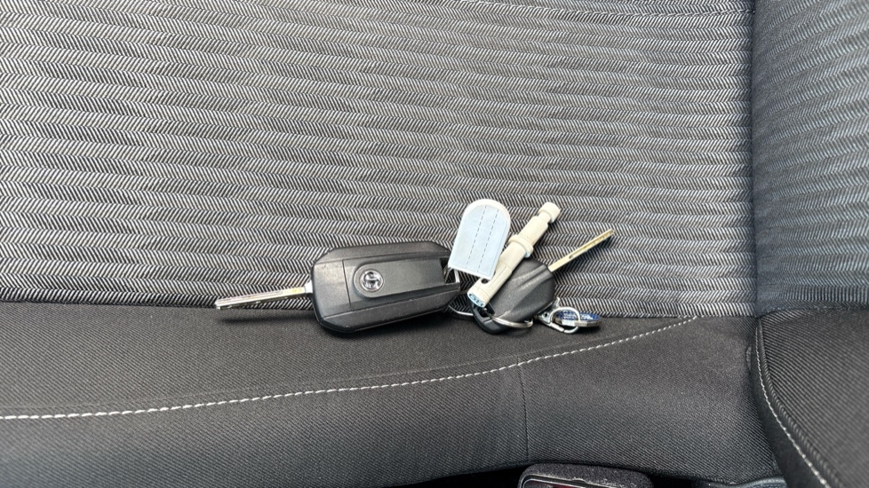Vauxhall Corsa 1.2 SE 5dr Petrol Hatchback - Image 22