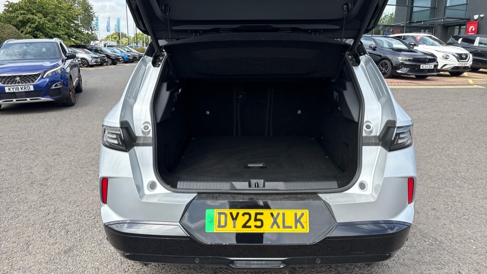 Vauxhall Grandland 157kW Ultimate 73kWh 5dr Auto [Panoramic Roof] Electric Hatchback - Image 4