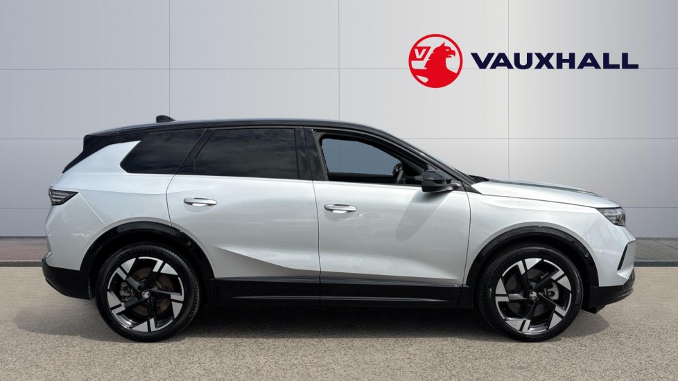 Vauxhall Grandland 157kW Ultimate 73kWh 5dr Auto [Panoramic Roof] Electric Hatchback - Image 5