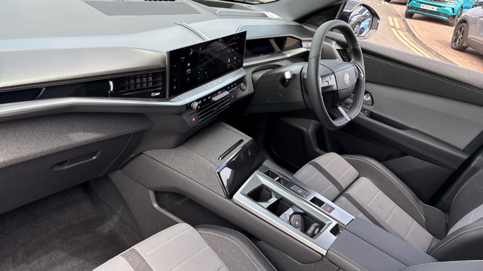 Vauxhall Grandland 157kW Ultimate 73kWh 5dr Auto [Panoramic Roof] Electric Hatchback - Image 9