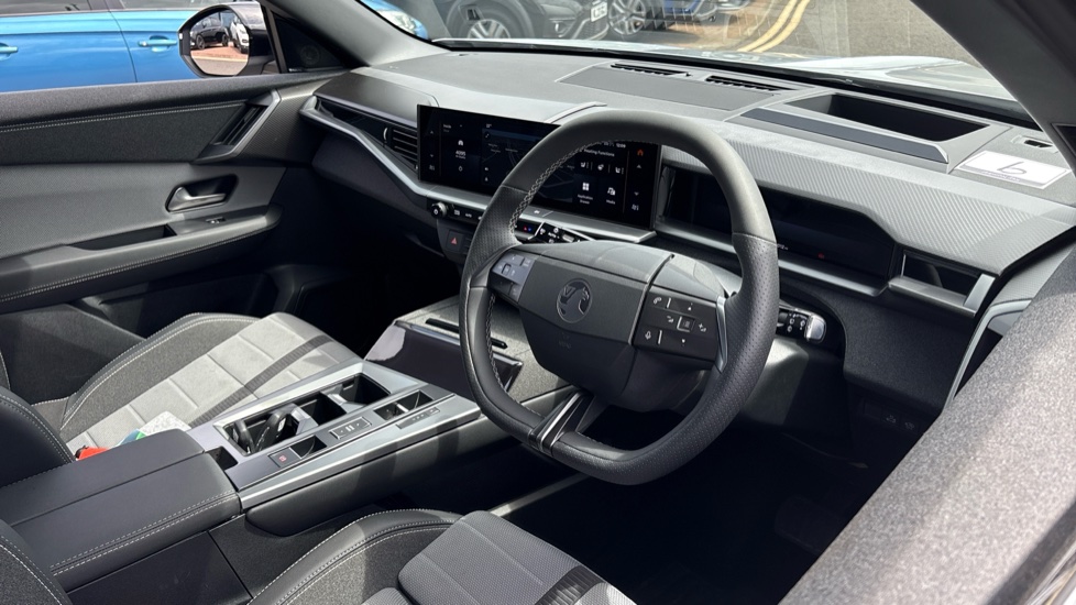 Vauxhall Grandland 157kW Ultimate 73kWh 5dr Auto [Panoramic Roof] Electric Hatchback - Image 11