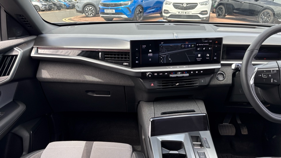 Vauxhall Grandland 157kW Ultimate 73kWh 5dr Auto [Panoramic Roof] Electric Hatchback - Image 14