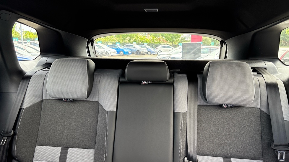 Vauxhall Grandland 157kW Ultimate 73kWh 5dr Auto [Panoramic Roof] Electric Hatchback - Image 15