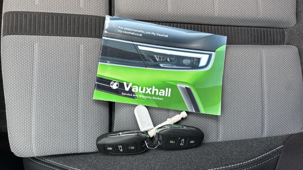 Vauxhall Grandland 157kW Ultimate 73kWh 5dr Auto [Panoramic Roof] Electric Hatchback - Image 19