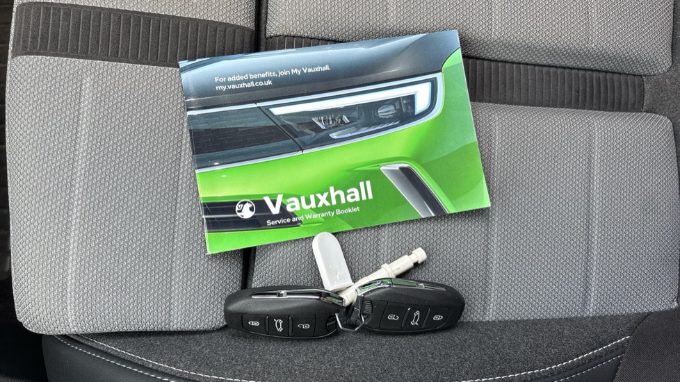 Vauxhall Grandland 157kW Ultimate 73kWh 5dr Auto [Panoramic Roof] Electric Hatchback - Image 21