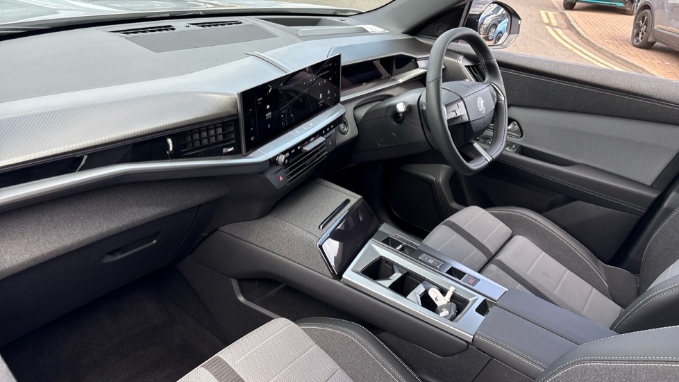 Vauxhall Grandland 157kW Ultimate 73kWh 5dr Auto [Panoramic Roof] Electric Hatchback - Image 26