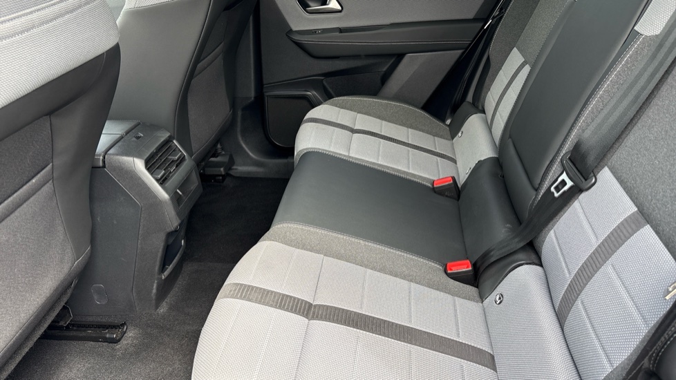 Vauxhall Grandland 157kW Ultimate 73kWh 5dr Auto [Panoramic Roof] Electric Hatchback - Image 27