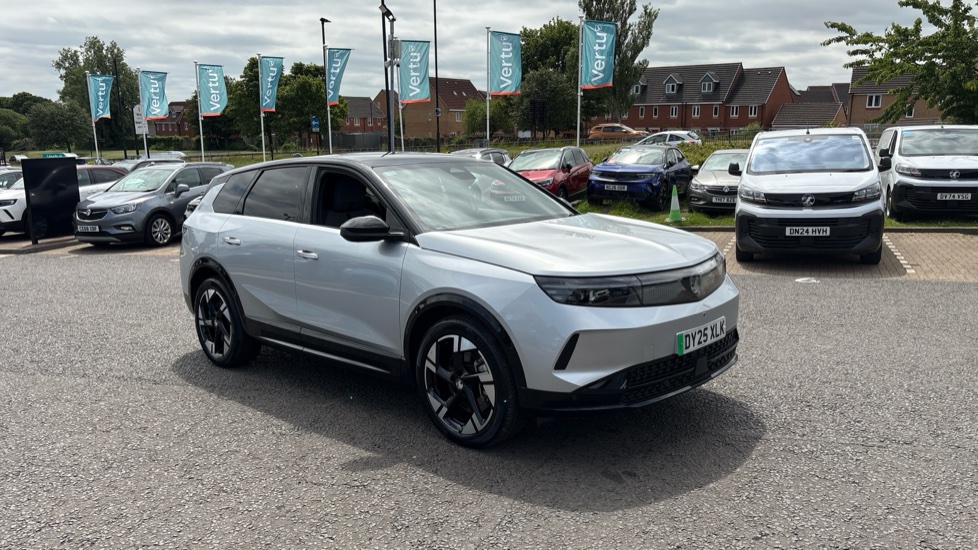 Vauxhall Grandland 157kW Ultimate 73kWh 5dr Auto [Panoramic Roof] Electric Hatchback - Image 32