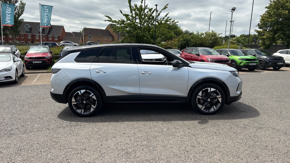 Vauxhall Grandland 157kW Ultimate 73kWh 5dr Auto [Panoramic Roof] Electric Hatchback - Image 33