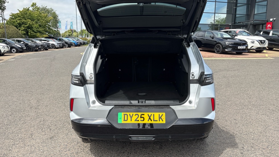 Vauxhall Grandland 157kW Ultimate 73kWh 5dr Auto [Panoramic Roof] Electric Hatchback - Image 38