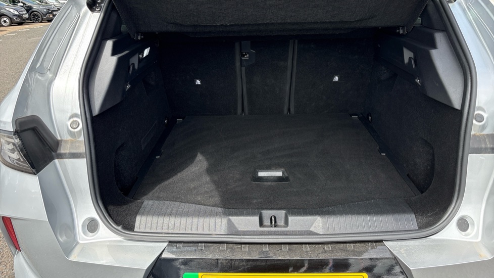 Vauxhall Grandland 157kW Ultimate 73kWh 5dr Auto [Panoramic Roof] Electric Hatchback - Image 39