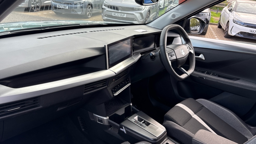 Vauxhall Frontera 83kW Ultimate 44kWh 5dr Auto Electric Estate - Image 9
