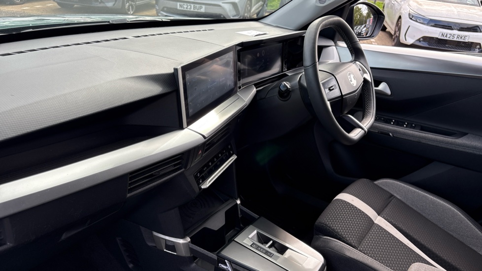 Vauxhall Frontera 83kW Ultimate 44kWh 5dr Auto Electric Estate - Image 28