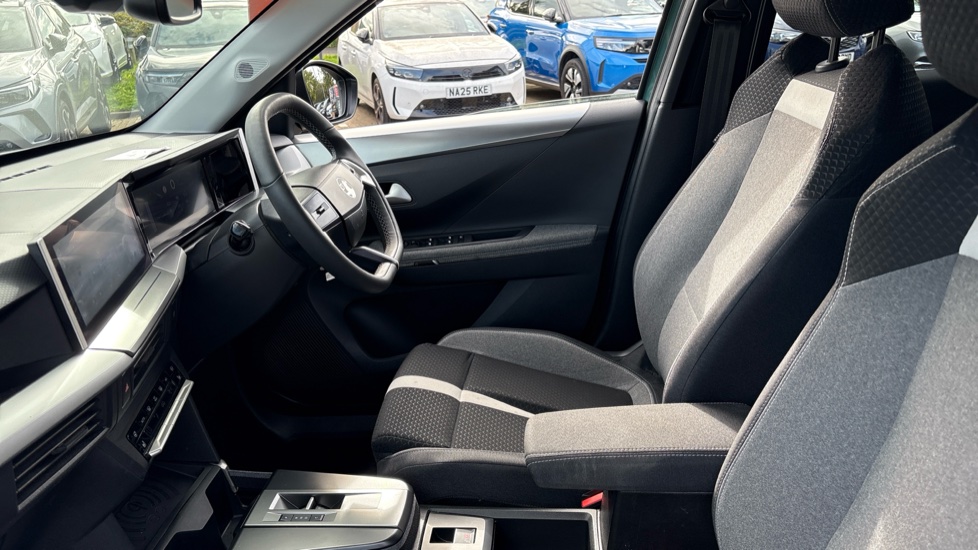 Vauxhall Frontera 83kW Ultimate 44kWh 5dr Auto Electric Estate - Image 29