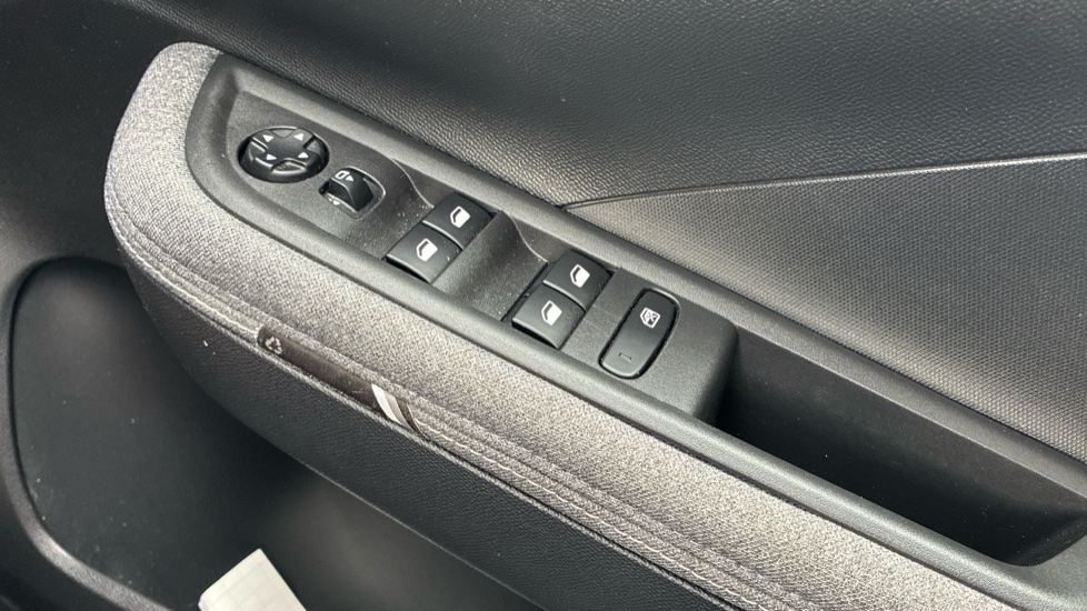 Vauxhall Frontera 83kW GS 44kWh 5dr Auto Electric Estate - Image 35