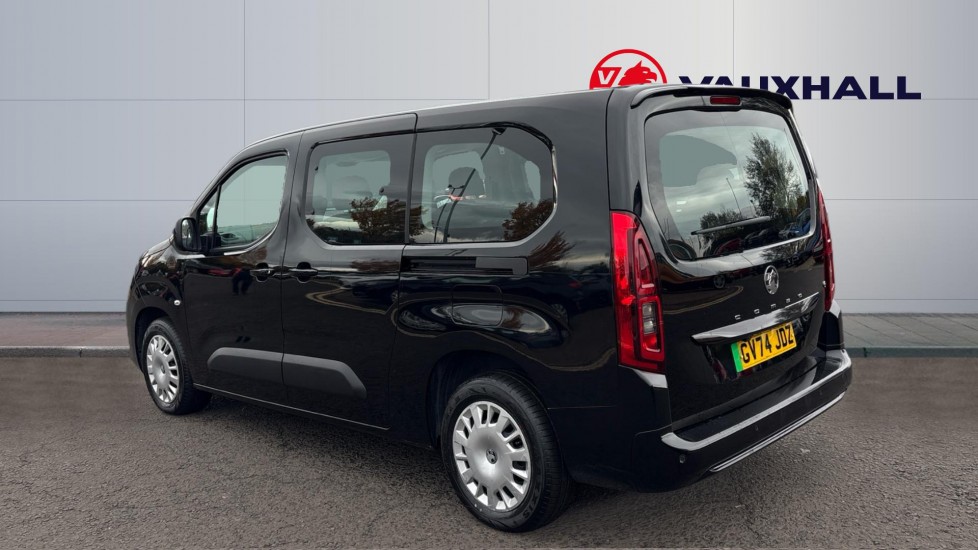 Vauxhall Combo Life 100kW Design XL 52kWh 5dr Auto [7 Seat] Electric Estate - Image 2