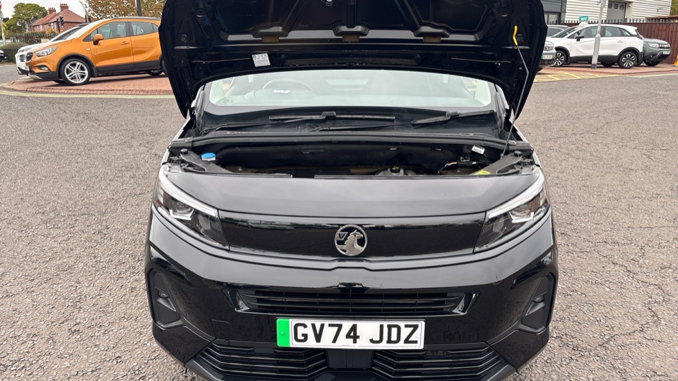 Vauxhall Combo Life 100kW Design XL 52kWh 5dr Auto [7 Seat] Electric Estate - Image 8