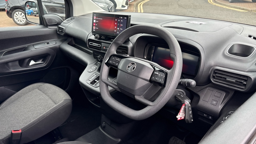 Vauxhall Combo Life 100kW Design XL 52kWh 5dr Auto [7 Seat] Electric Estate - Image 11