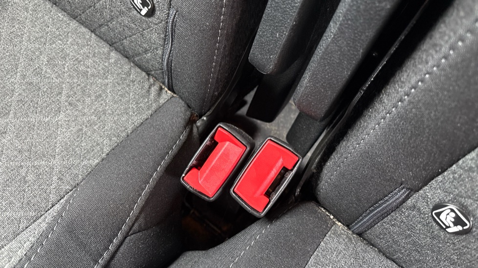 Vauxhall Combo Life 100kW Design XL 52kWh 5dr Auto [7 Seat] Electric Estate - Image 17