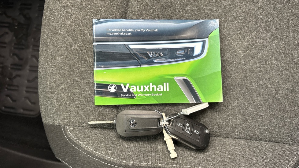 Vauxhall Combo Life 100kW Design XL 52kWh 5dr Auto [7 Seat] Electric Estate - Image 19