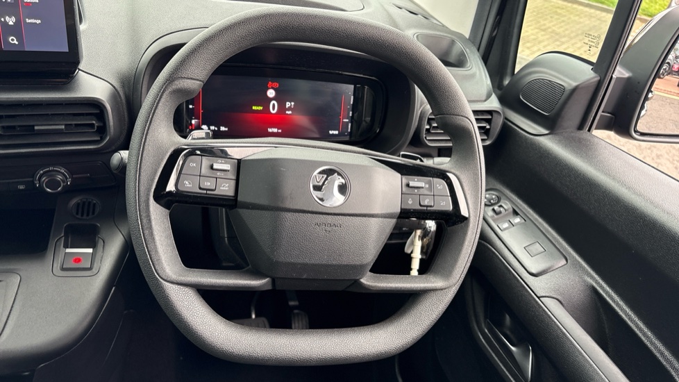 Vauxhall Combo Life 100kW Design XL 52kWh 5dr Auto [7 Seat] Electric Estate - Image 26