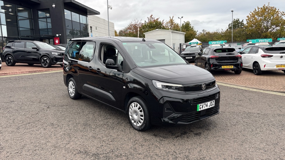 Vauxhall Combo Life 100kW Design XL 52kWh 5dr Auto [7 Seat] Electric Estate - Image 35