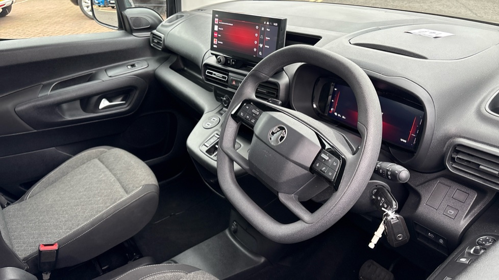Vauxhall Combo Life 100kW Design XL 52kWh 5dr Auto [7 Seat] Electric Estate - Image 37