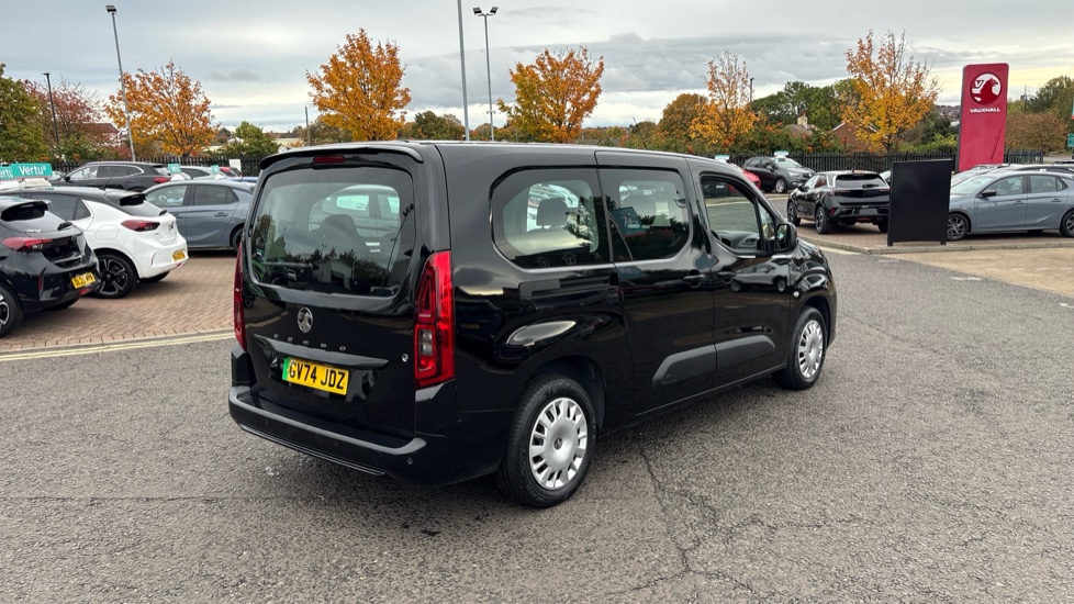 Vauxhall Combo Life 100kW Design XL 52kWh 5dr Auto [7 Seat] Electric Estate - Image 39