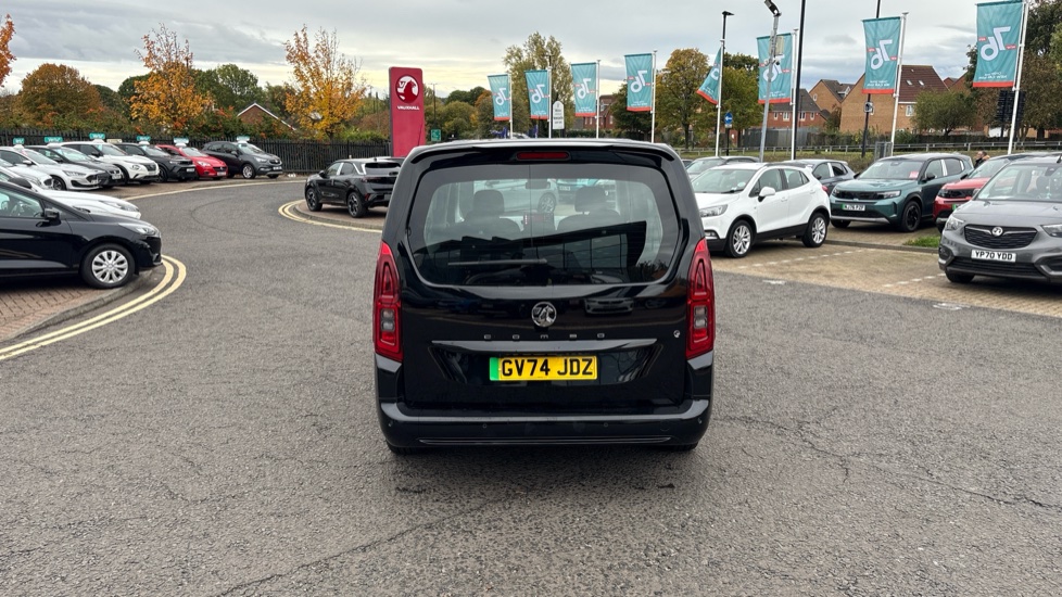Vauxhall Combo Life 100kW Design XL 52kWh 5dr Auto [7 Seat] Electric Estate - Image 40