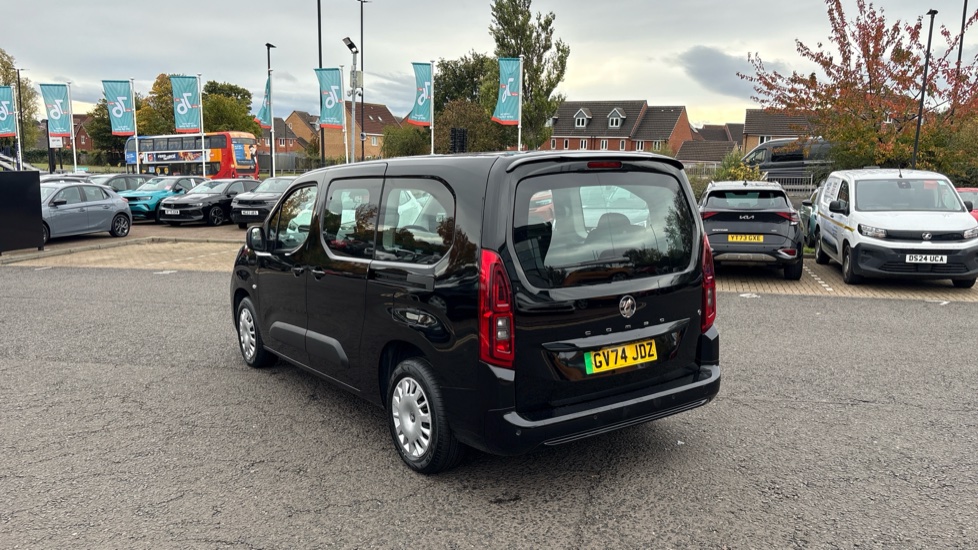 Vauxhall Combo Life 100kW Design XL 52kWh 5dr Auto [7 Seat] Electric Estate - Image 41