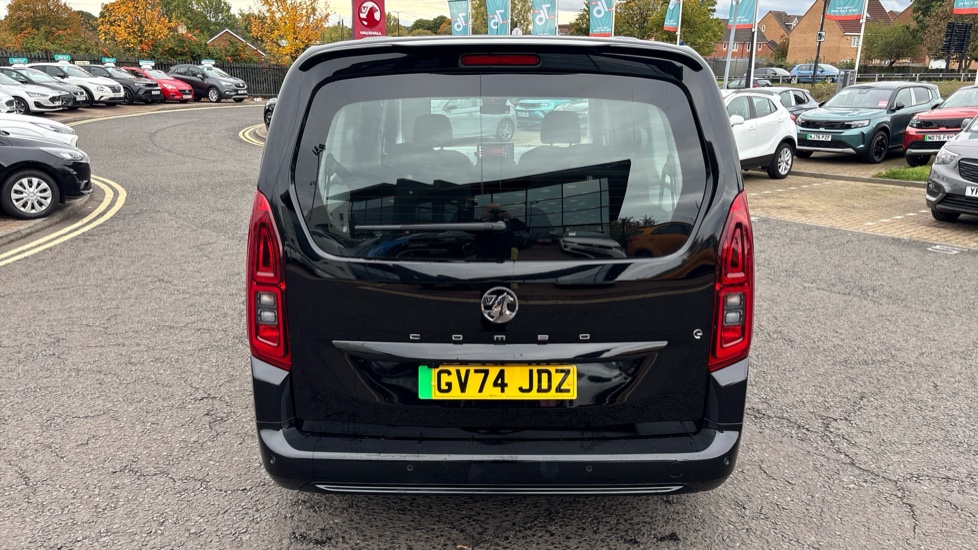 Vauxhall Combo Life 100kW Design XL 52kWh 5dr Auto [7 Seat] Electric Estate - Image 42
