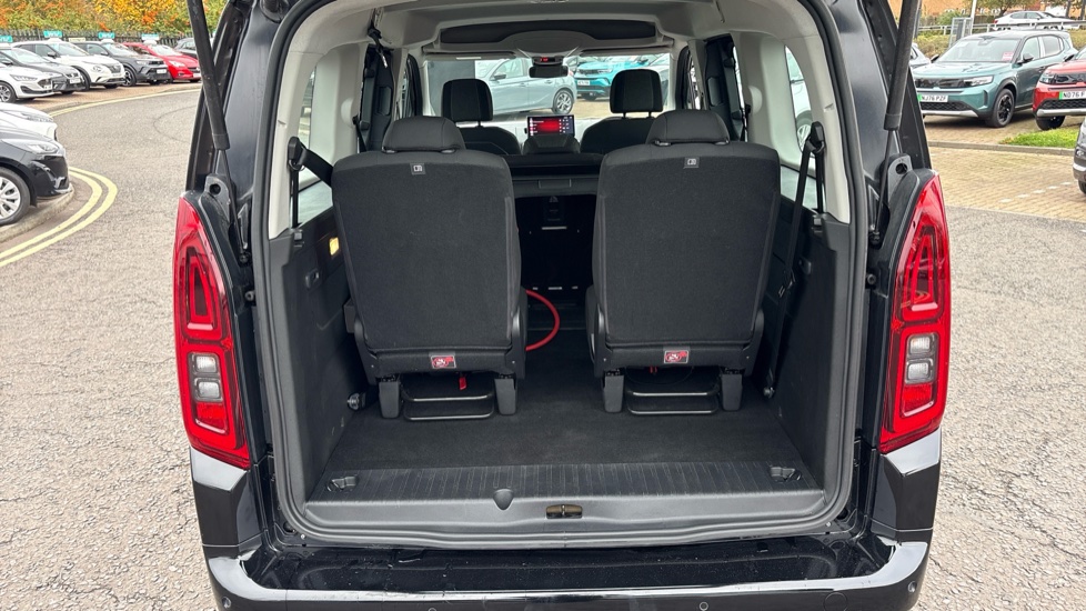 Vauxhall Combo Life 100kW Design XL 52kWh 5dr Auto [7 Seat] Electric Estate - Image 43