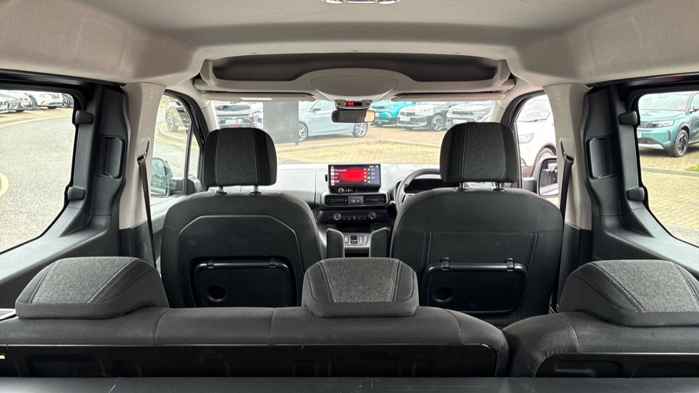 Vauxhall Combo Life 100kW Design XL 52kWh 5dr Auto [7 Seat] Electric Estate - Image 44