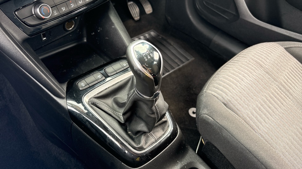 Vauxhall Corsa 1.2 Design 5dr Petrol Hatchback - Image 13