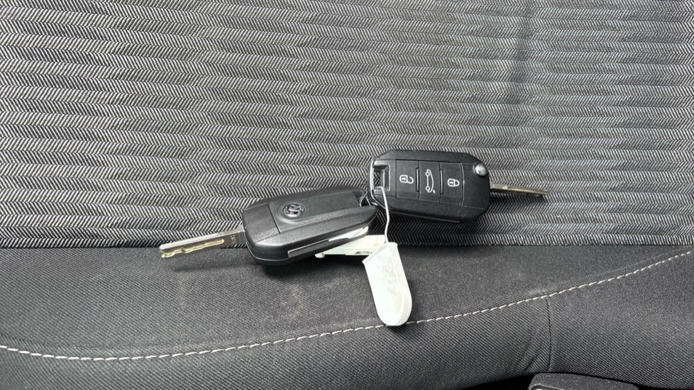 Vauxhall Corsa 1.2 Design 5dr Petrol Hatchback - Image 20