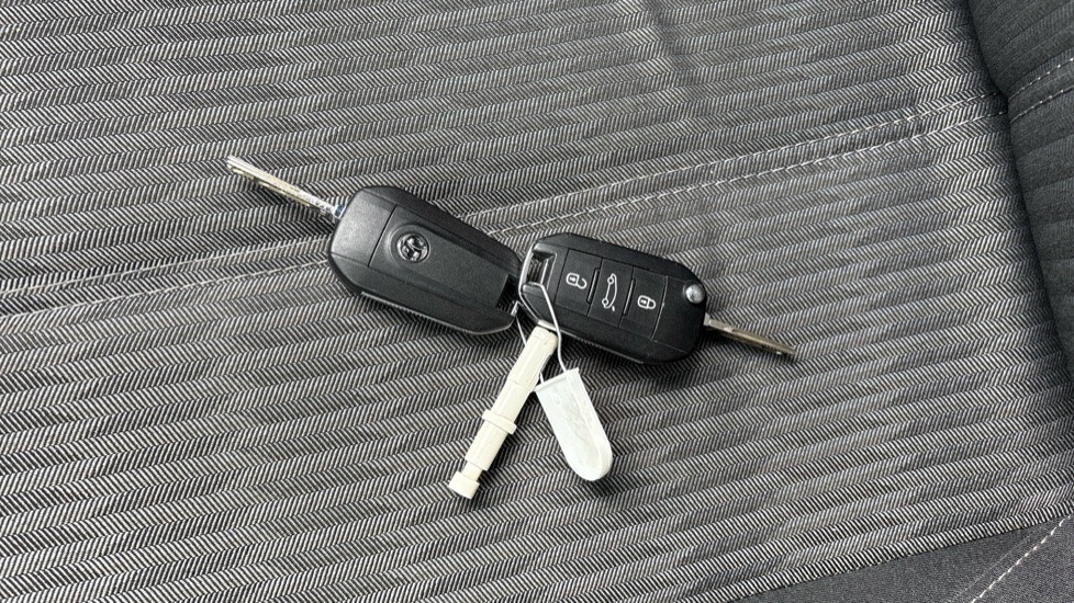 Vauxhall Corsa 1.2 Design 5dr Petrol Hatchback - Image 22