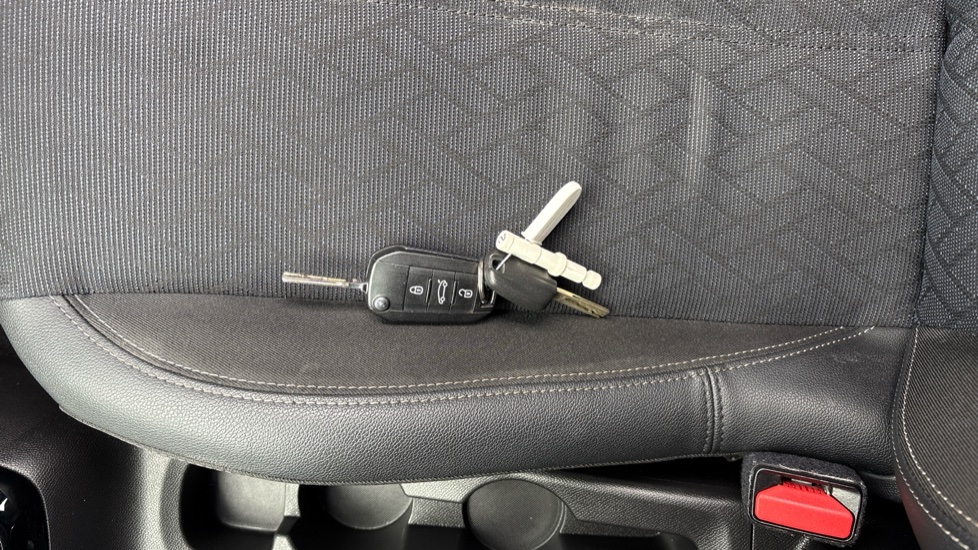 Vauxhall Corsa 1.2 Elite 5dr Petrol Hatchback - Image 22