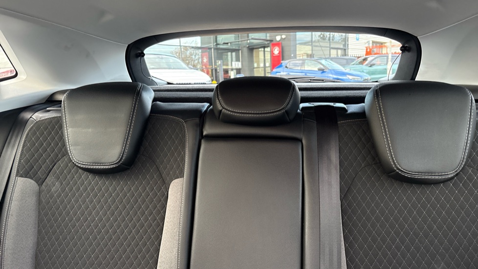 Vauxhall Grandland X 1.2 Turbo Griffin Edition 5dr Petrol Hatchback - Image 15