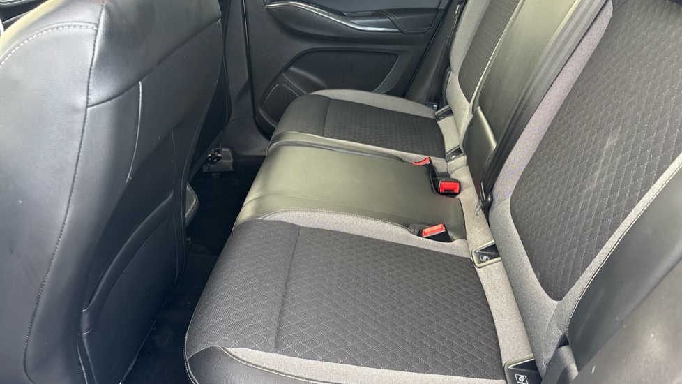 Vauxhall Grandland X 1.2 Turbo Griffin Edition 5dr Petrol Hatchback - Image 16