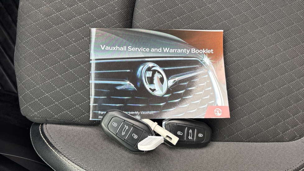 Vauxhall Grandland X 1.2 Turbo Griffin Edition 5dr Petrol Hatchback - Image 19