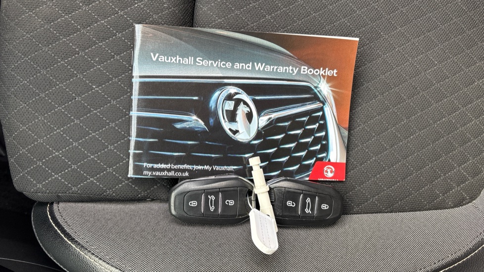 Vauxhall Grandland X 1.2 Turbo Griffin Edition 5dr Petrol Hatchback - Image 21
