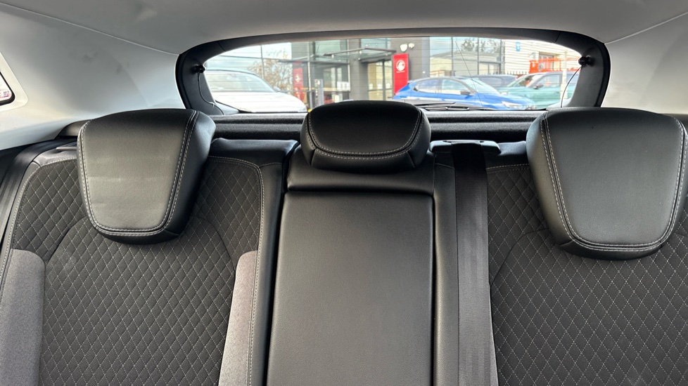 Vauxhall Grandland X 1.2 Turbo Griffin Edition 5dr Petrol Hatchback - Image 27