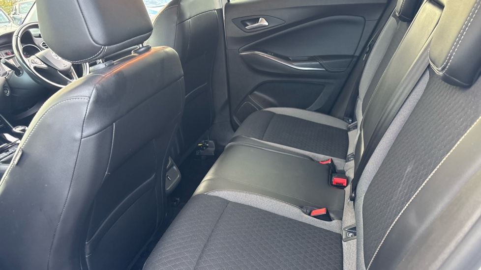 Vauxhall Grandland X 1.2 Turbo Griffin Edition 5dr Petrol Hatchback - Image 30
