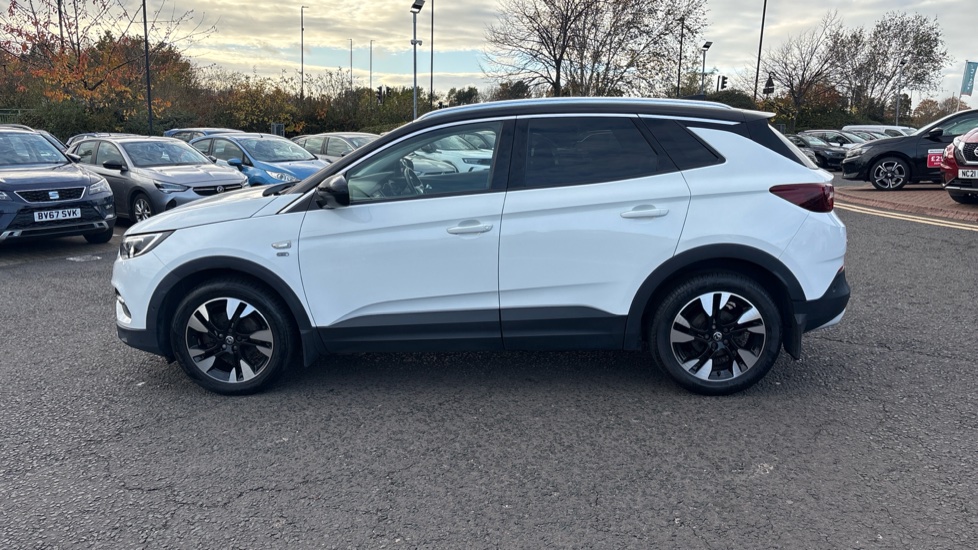 Vauxhall Grandland X 1.2 Turbo Griffin Edition 5dr Petrol Hatchback - Image 31