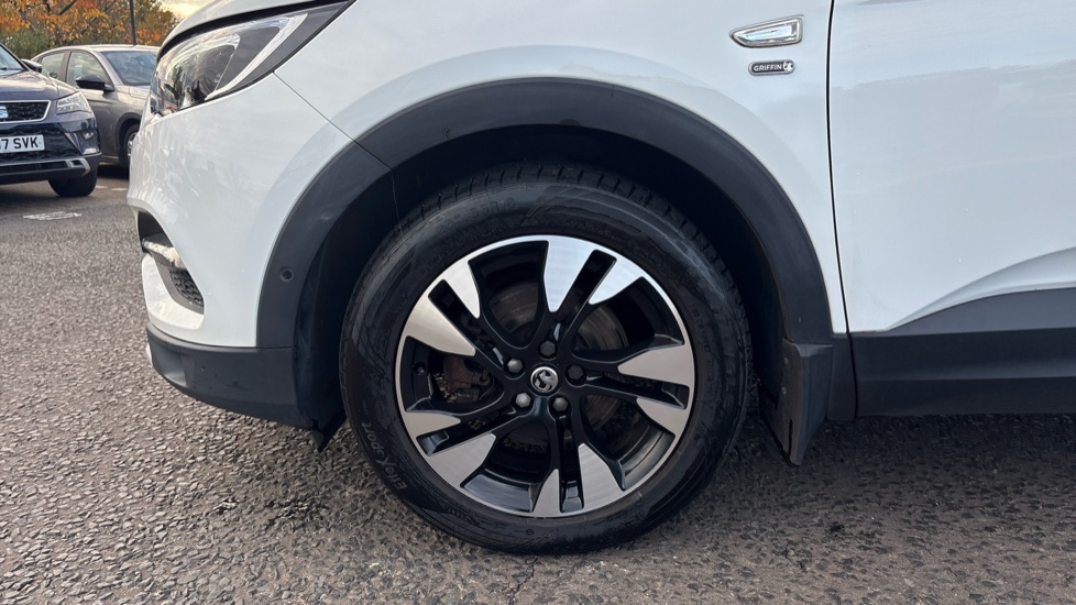 Vauxhall Grandland X 1.2 Turbo Griffin Edition 5dr Petrol Hatchback - Image 32