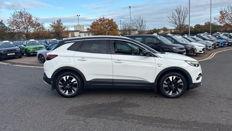 Vauxhall Grandland X 1.2 Turbo Griffin Edition 5dr Petrol Hatchback - Image 37