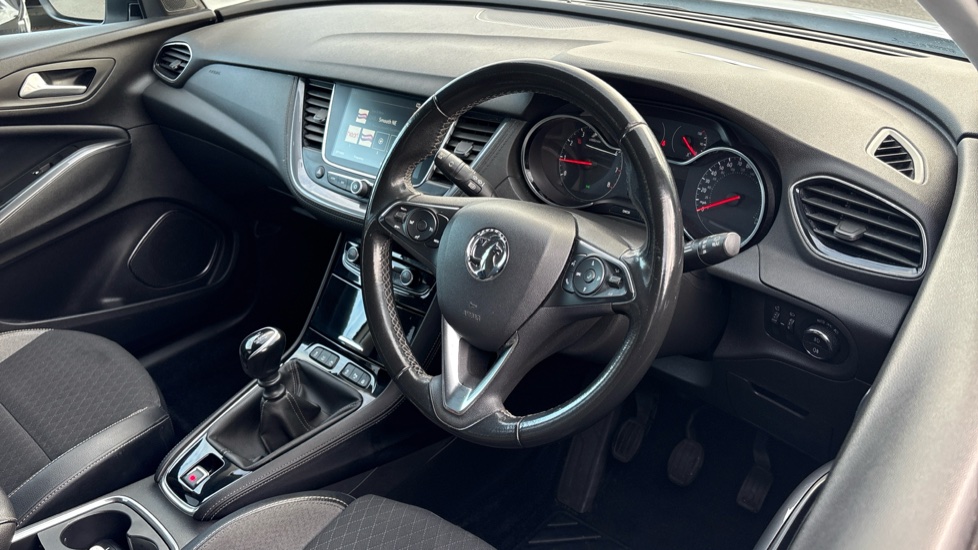 Vauxhall Grandland X 1.2 Turbo Griffin Edition 5dr Petrol Hatchback - Image 38